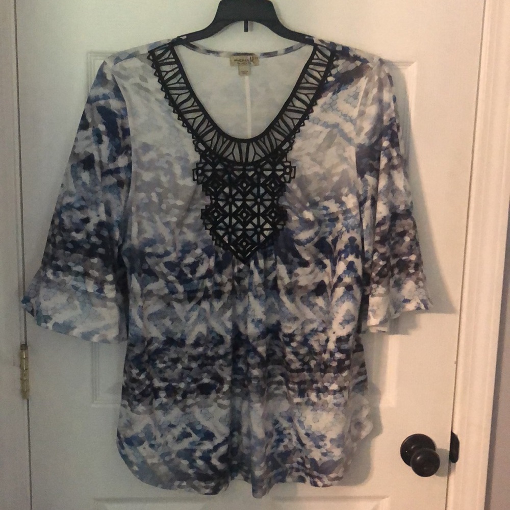 Ladies’ top. Size 2X.